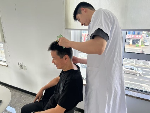“冬病夏治”义诊活动走进便民服务中心3.jpg