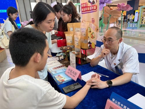 （20260518区中医医院）参与全民营养周主题活动5.JPG