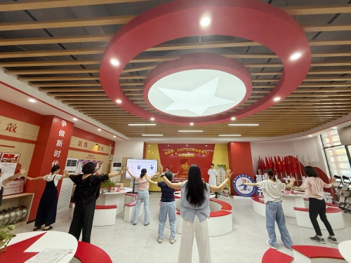 （20260525区中医医院）中医药义诊进校园 暖心守护教师健康2.JPG