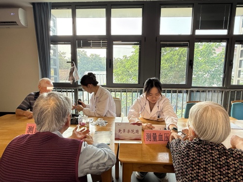（20260629区中医医院）党员义诊送健康走进养护院3.JPG
